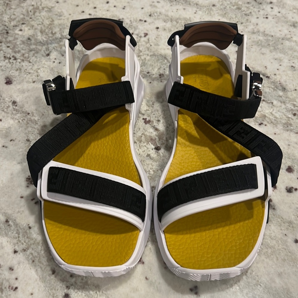 Fendi saldal